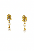 Leaf Double Pearl Earrings