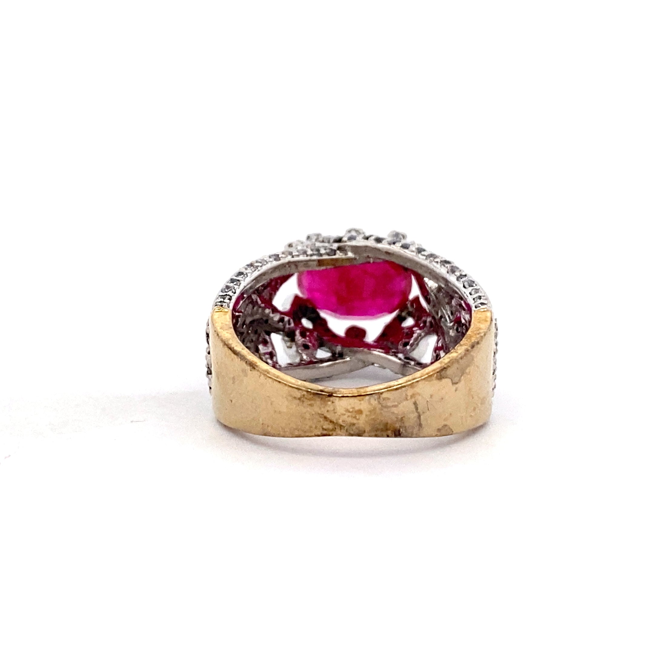 Vivid Oval Filigree Ring