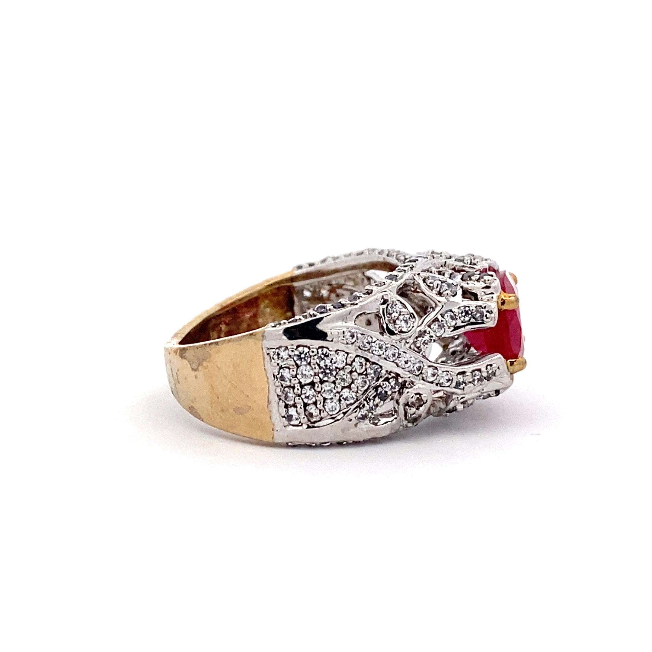 Vivid Oval Filigree Ring