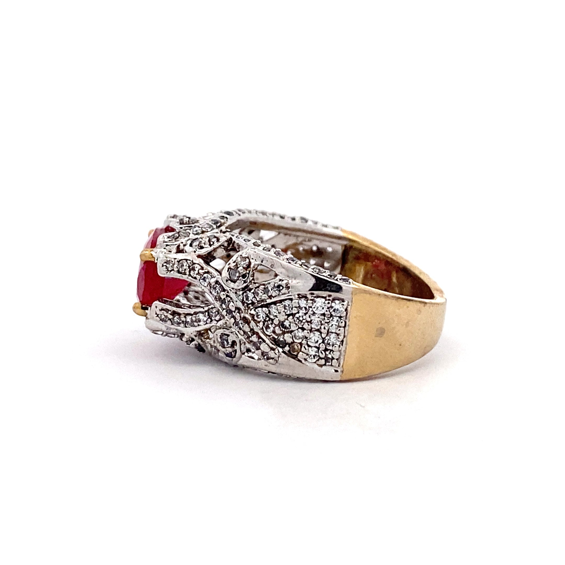 Vivid Oval Filigree Ring
