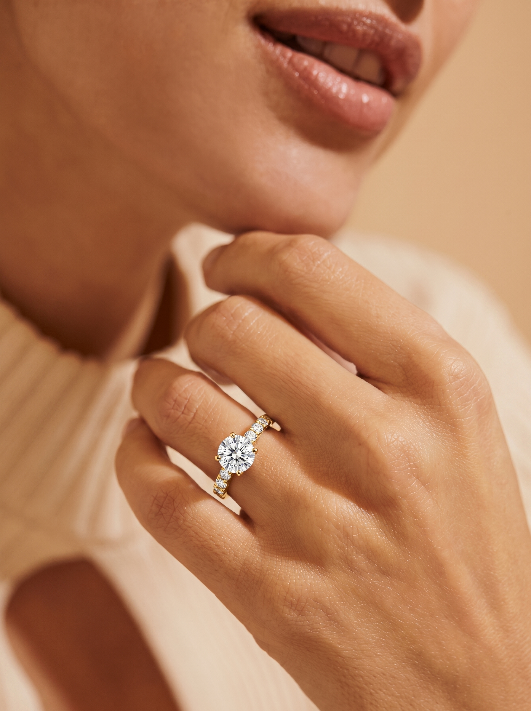 Graduated Stone Band Solitaire Ring